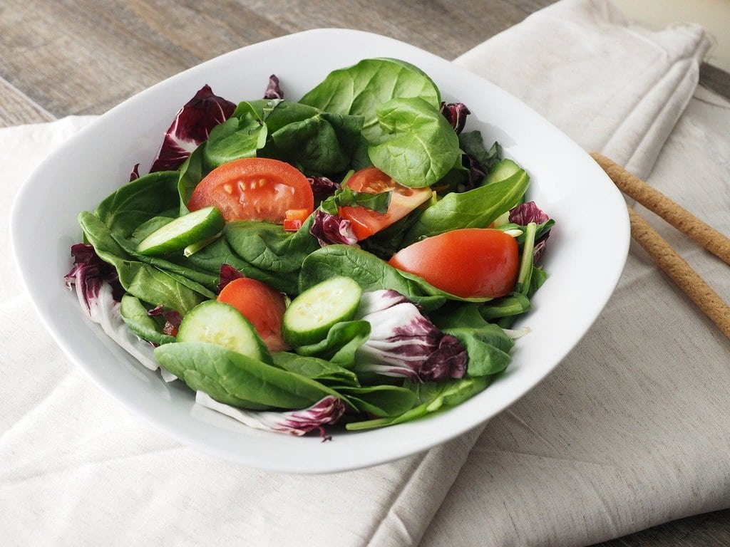 Recette de salade d'été aux légumes croquants